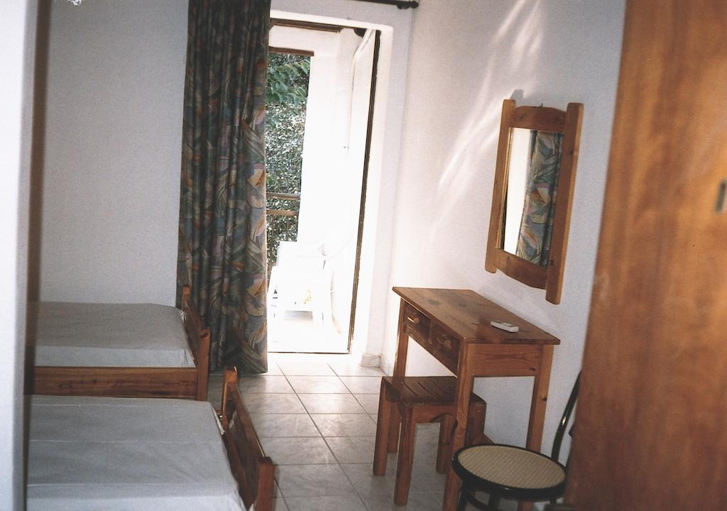 Dina'S Rooms Μεσογγή Δωμάτιο φωτογραφία